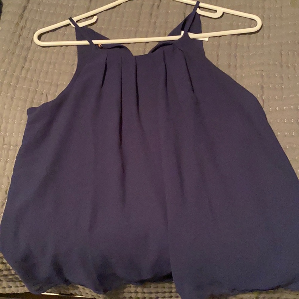 Sleeveless top in dark blue!